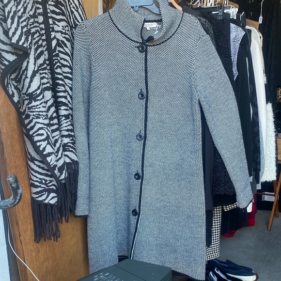 Chic Black and White Coat - Picture 1 of 5